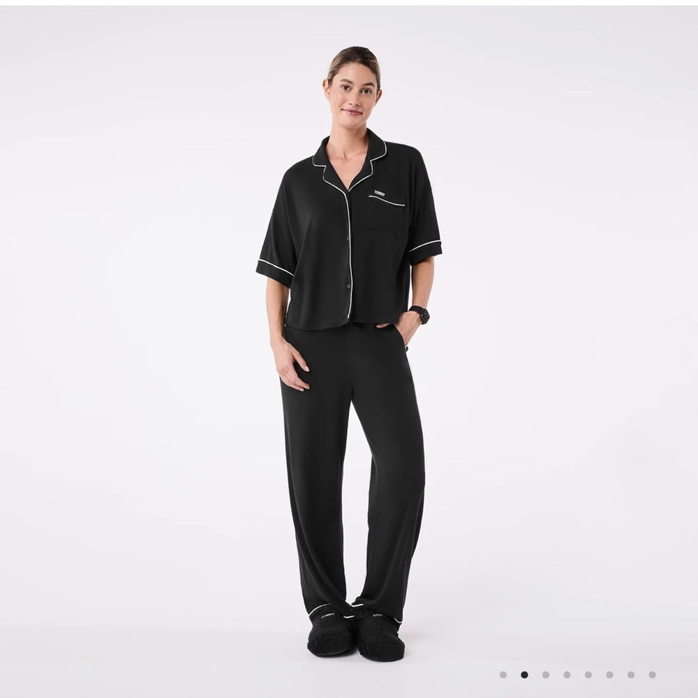 FIGS Black Pajama Set NWT